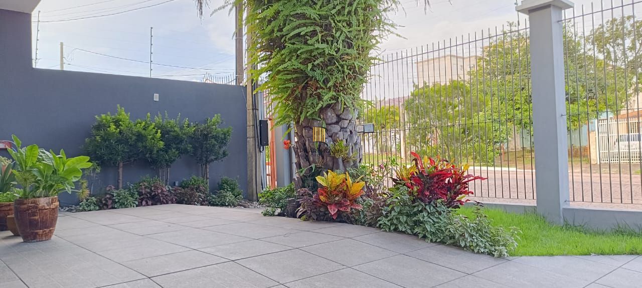 Sobrado 233m² 05 dormitórios, 04 vagas, no Bairro Moinhos de Vento em Canoas
