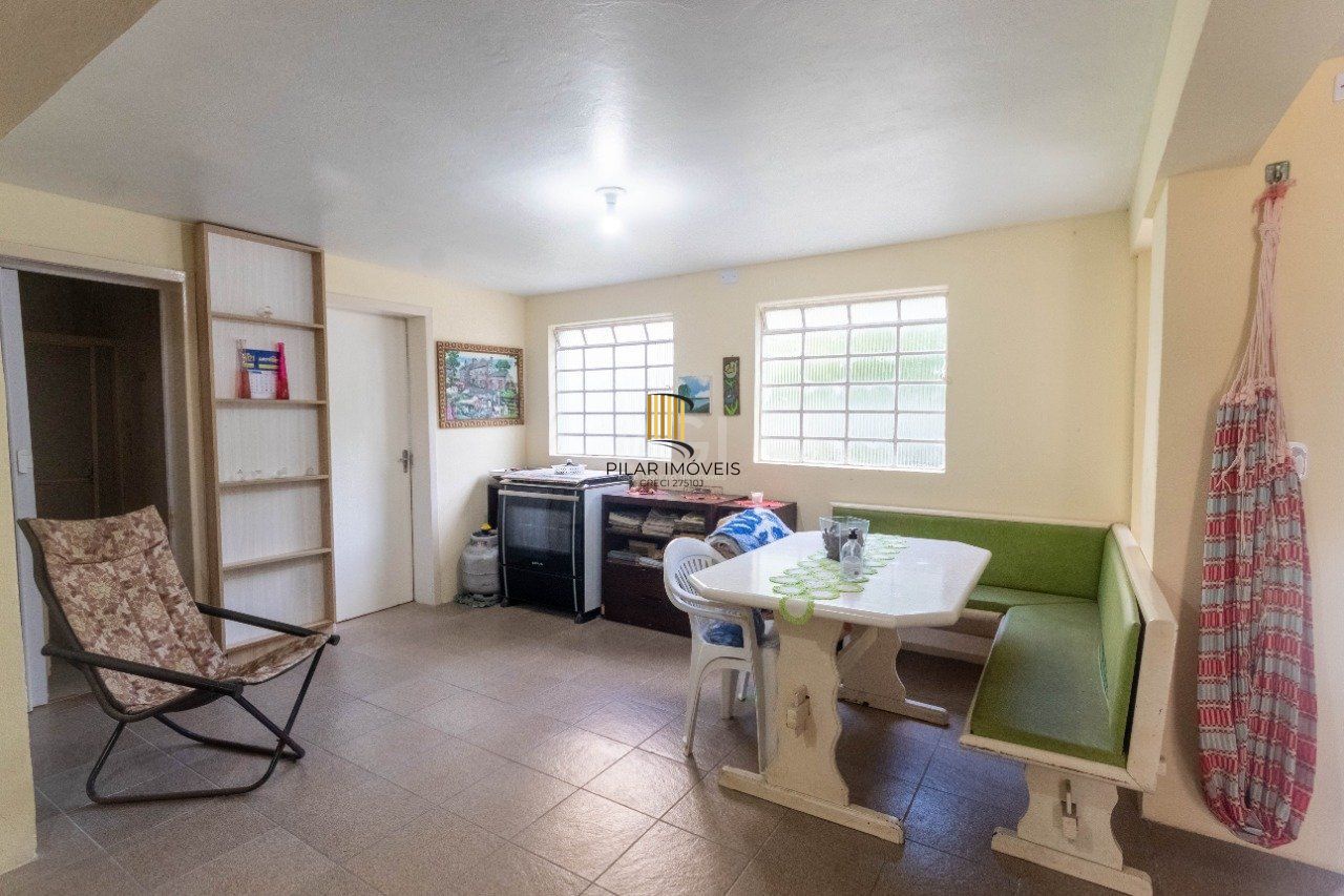 Casa para Venda - 250m², 3 dormitórios, sendo 2 suites, Partenon