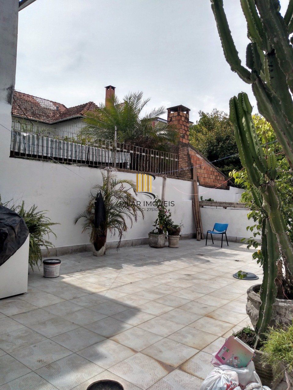 Casa para Venda - 400m², 3 dormitórios, sendo 2 suites, 2 vagas - Floresta