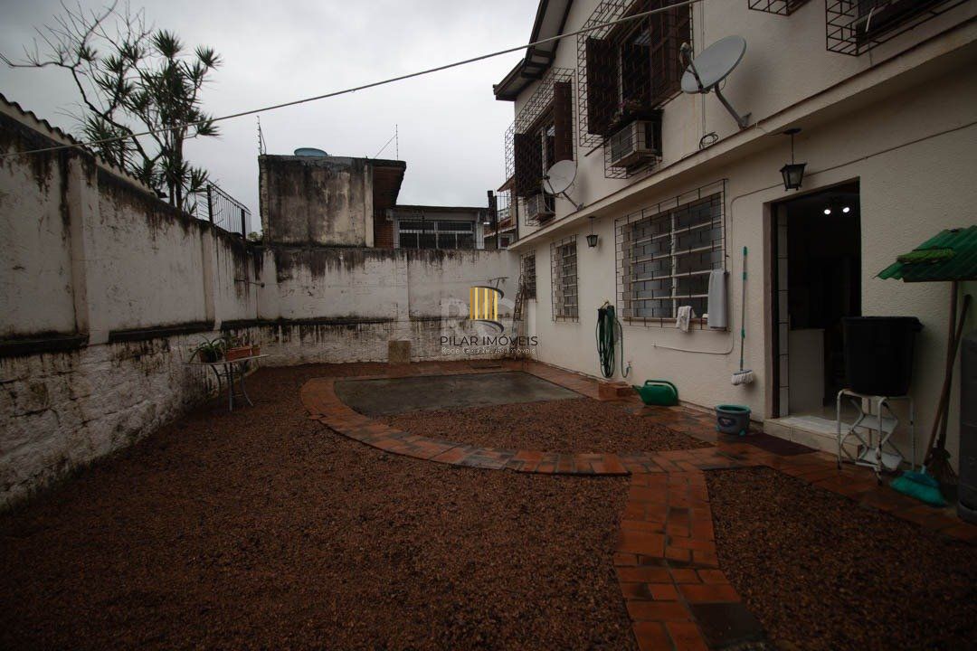 Casa para Venda - 203m², 3 dormitórios, sendo 1 suites, 2 vagas - Santa Tereza