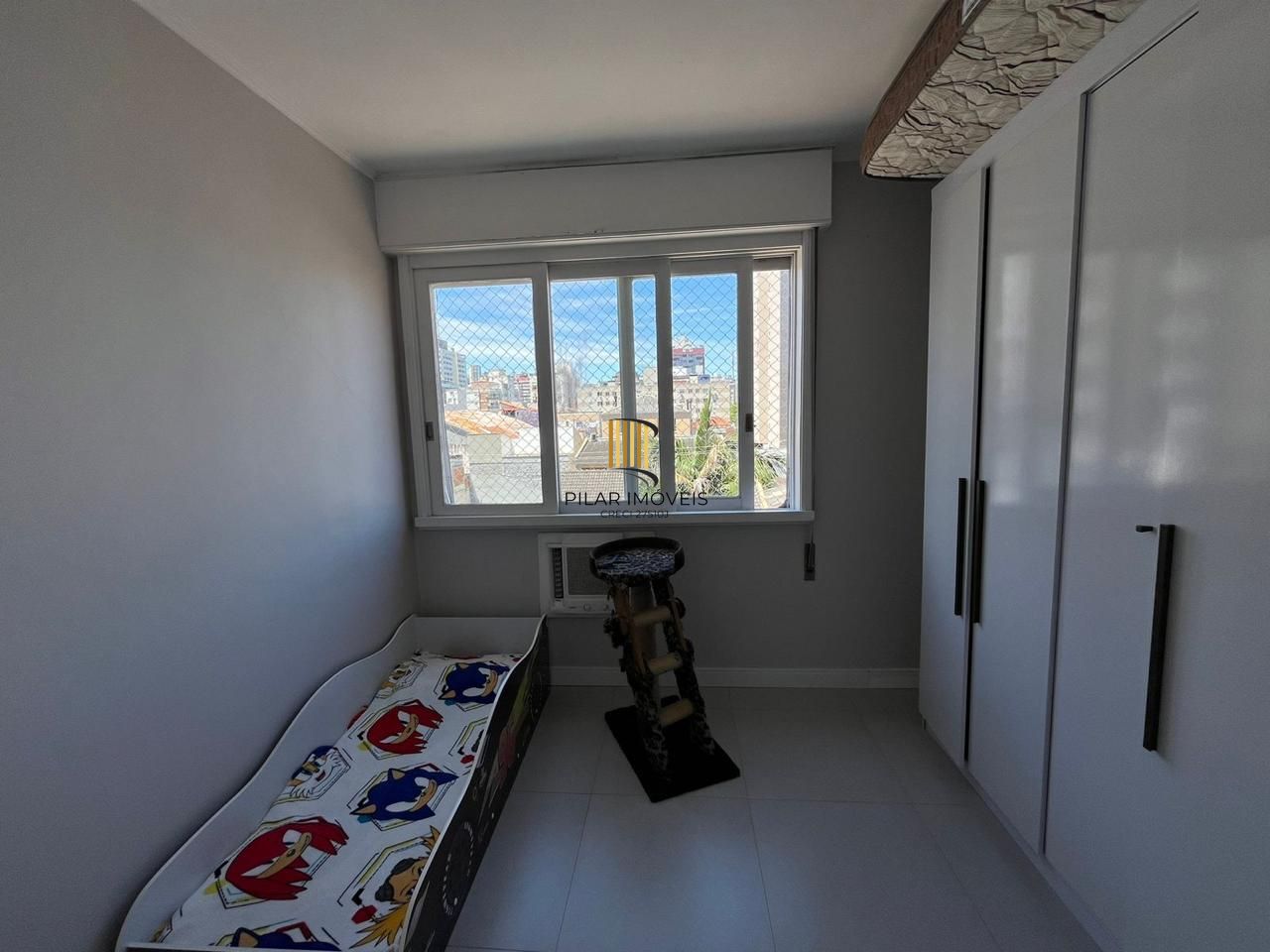 Apartamento à venda/ Três dorm/ Elevador/Garagem/ Amplo/ Bem Localizado