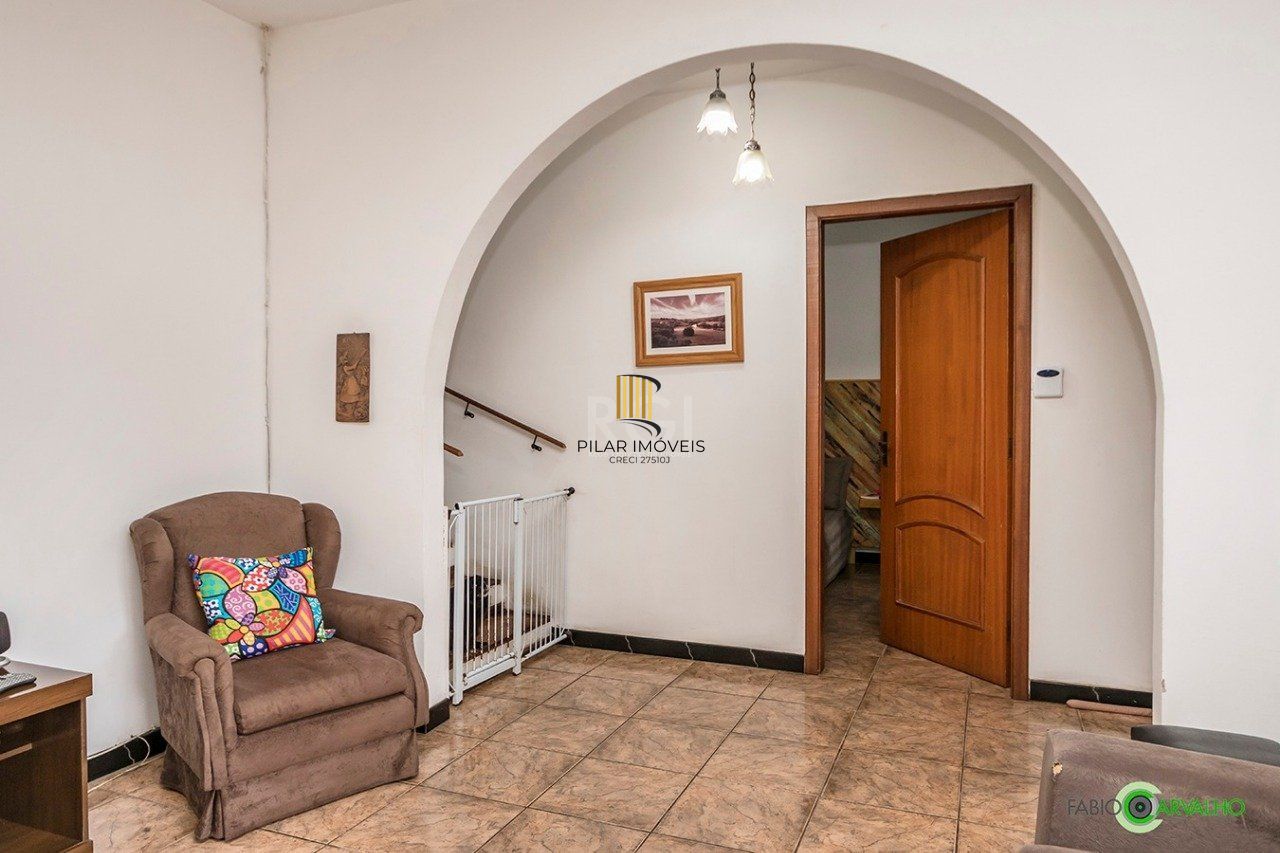 Casa para Venda - 168m², 3 dormitórios, sendo 1 suites, 3 vagas - Medianeira