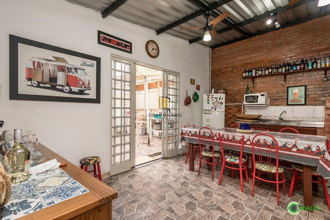 Casa para Venda - 168m², 3 dormitórios, sendo 1 suites, 3 vagas - Medianeira