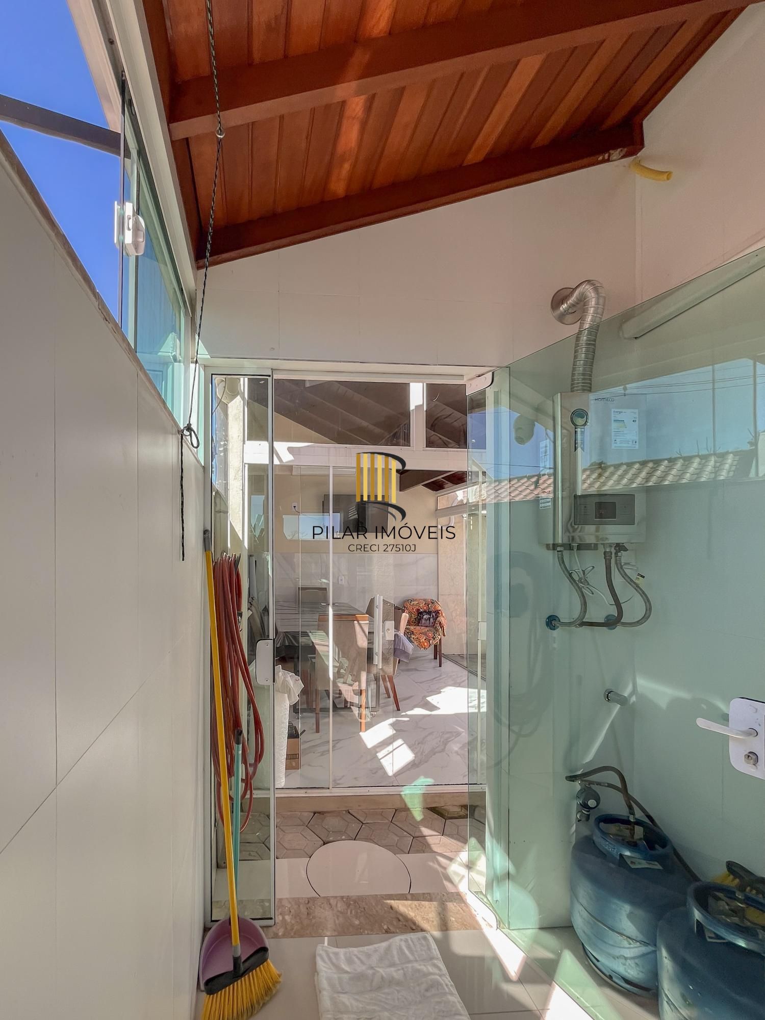 Casa em condomínio com 03 dormitórios no Alta Vista