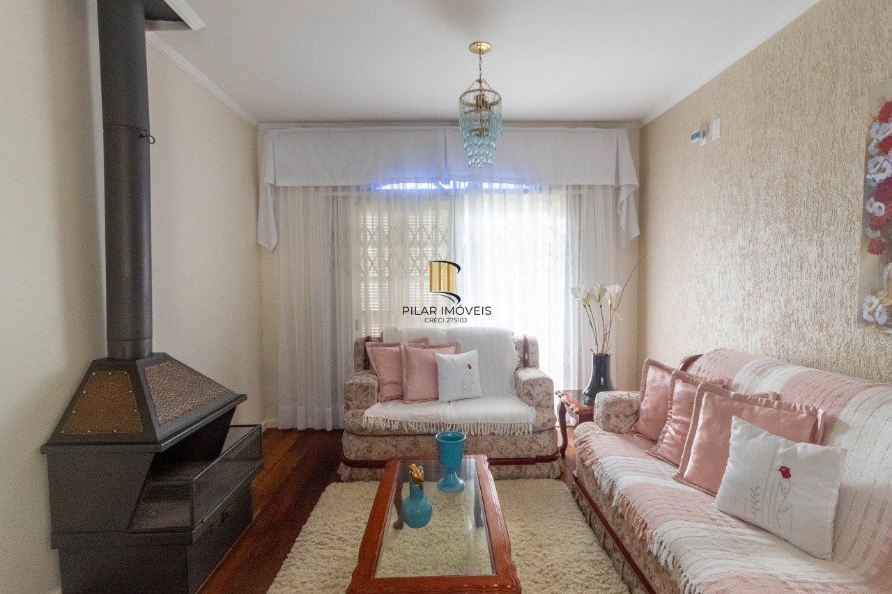 Casa para Venda - 250m², 3 dormitórios, sendo 2 suites, Partenon