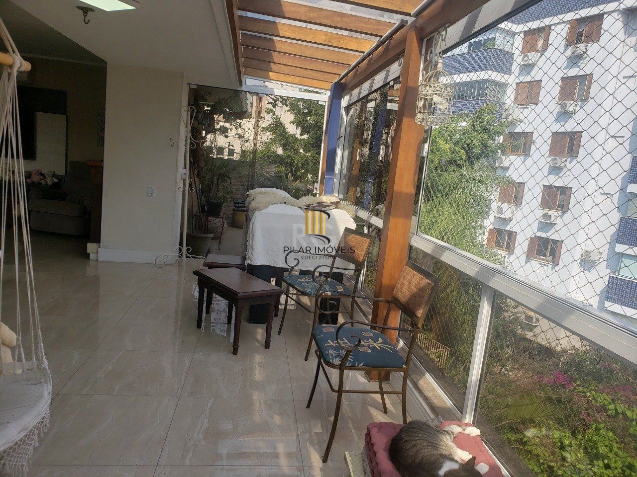 Cobertura para Venda - 296m², 3 dormitórios, sendo 1 suites, 3 vagas - Petrópolis