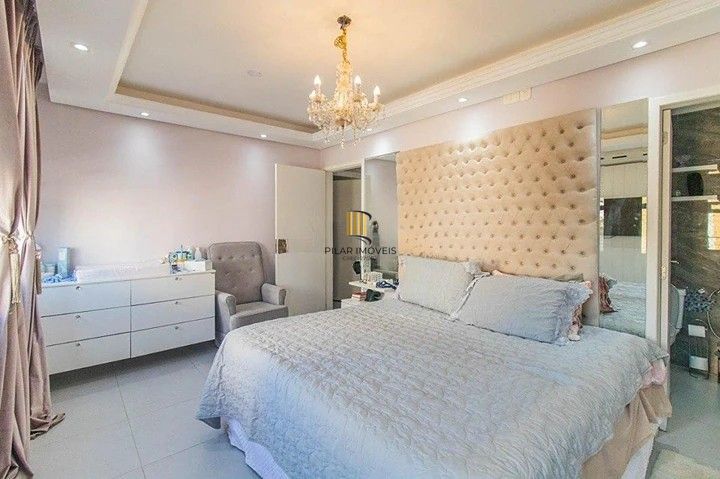 Apartamento à venda/ Três dorm/ Elevador/Garagem/ Amplo/ Bem Localizado