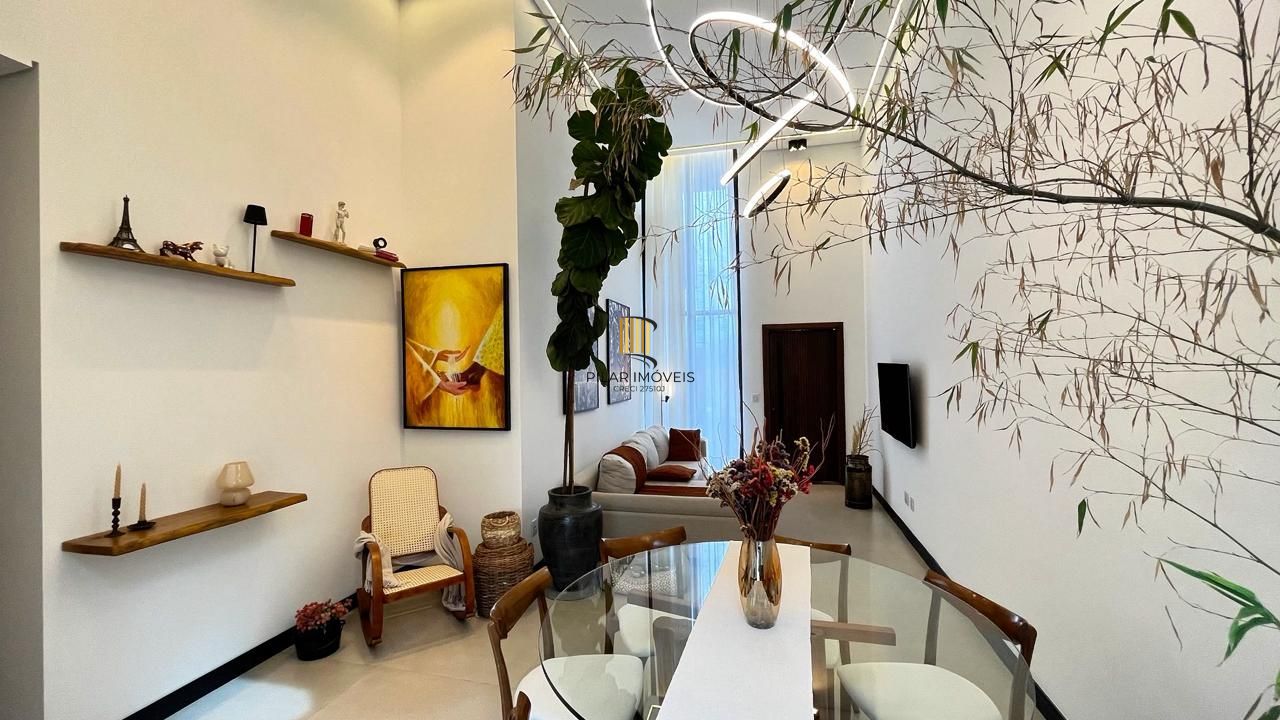 Casa Moderna com Suíte, Hidromassagem, Jardim e 2 Vagas