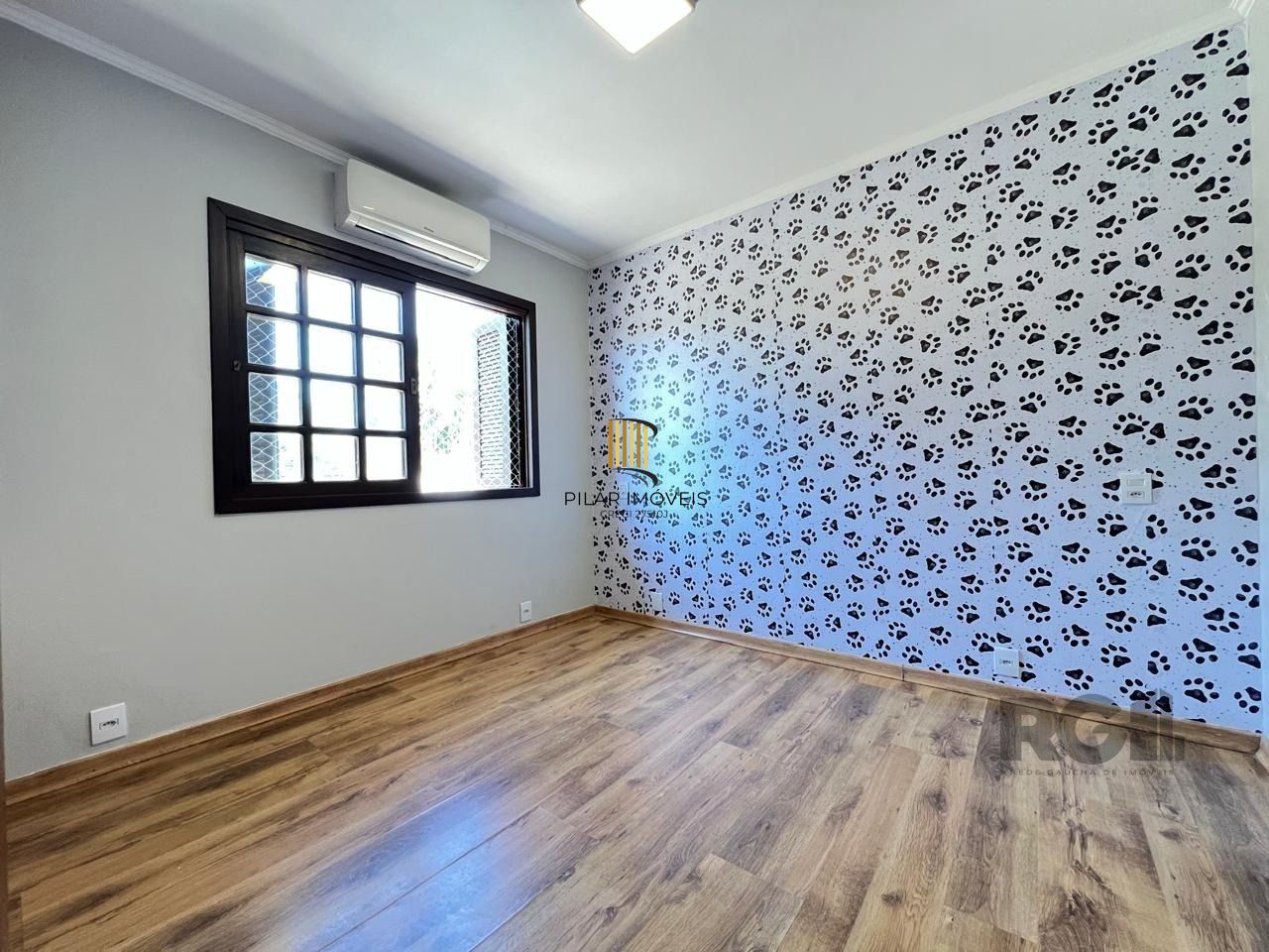 Casa 3 dormitórios no bairro Serraria