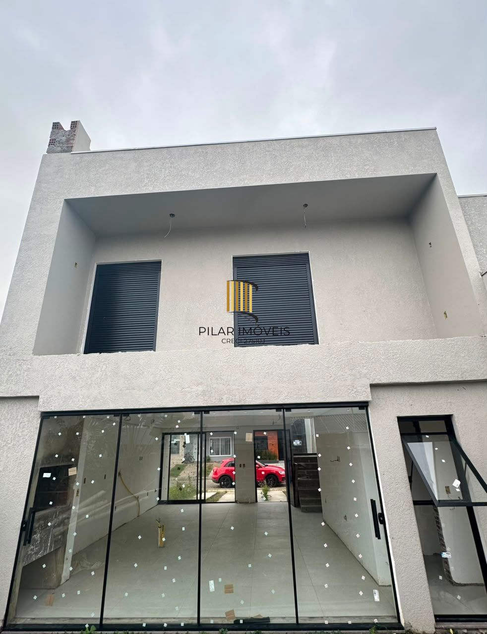 Casa Moderna com Piscina Privativa e 3 Quartos em Condomínio Fechado