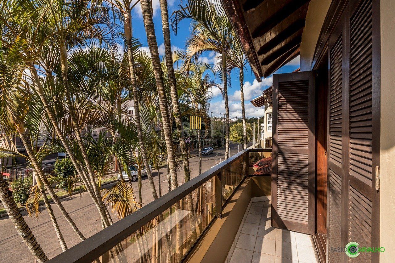 Sobrado para Venda - 335m², 4 dormitórios, sendo 2 suites, 3 vagas - Petrópolis