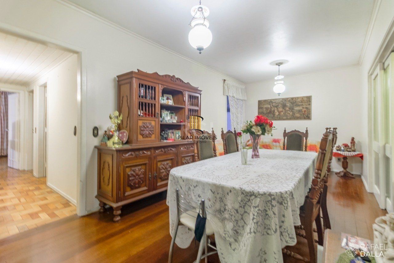 Casa para Venda - 249m², 5 dormitórios, sendo 1 suites, 4 vagas - Chácara das Pedras