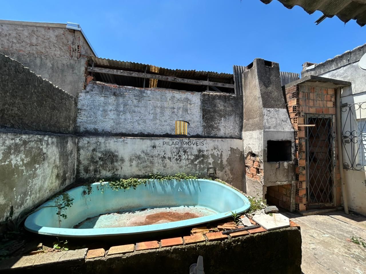 CASA COM 2 DORMITÓRIOS NO  BAIRRO FARRAPOS
