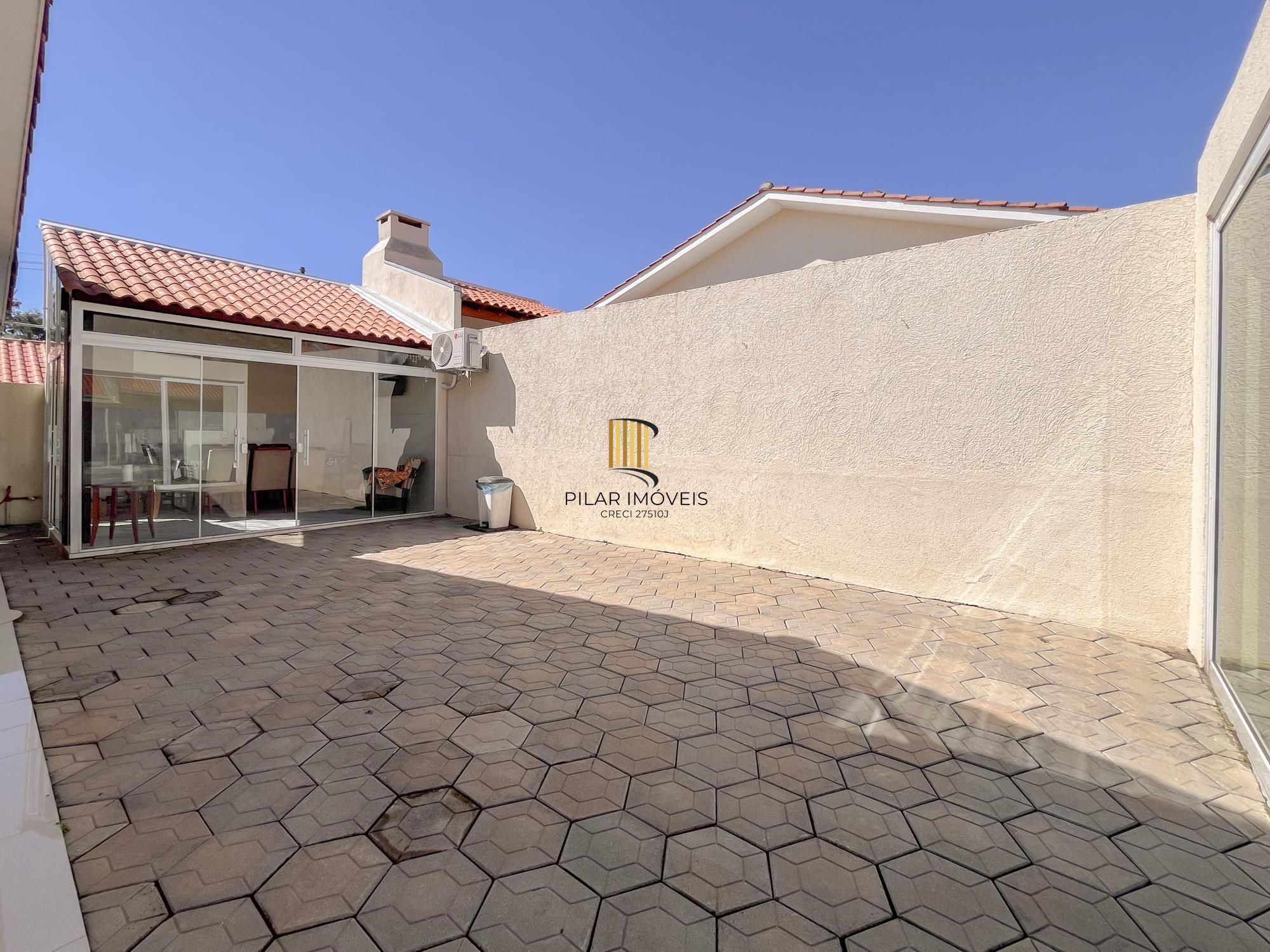 Casa em condomínio com 03 dormitórios no Alta Vista