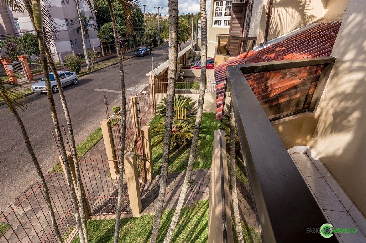 Sobrado para Venda - 335m², 4 dormitórios, sendo 2 suites, 3 vagas - Petrópolis