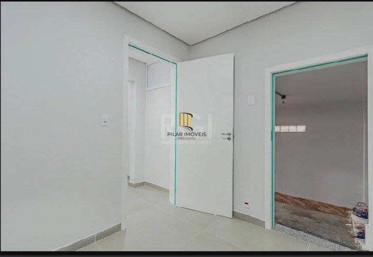 Casa para Venda - 220m², 3 dormitórios, sendo 2 suites, 2 vagas - Partenon