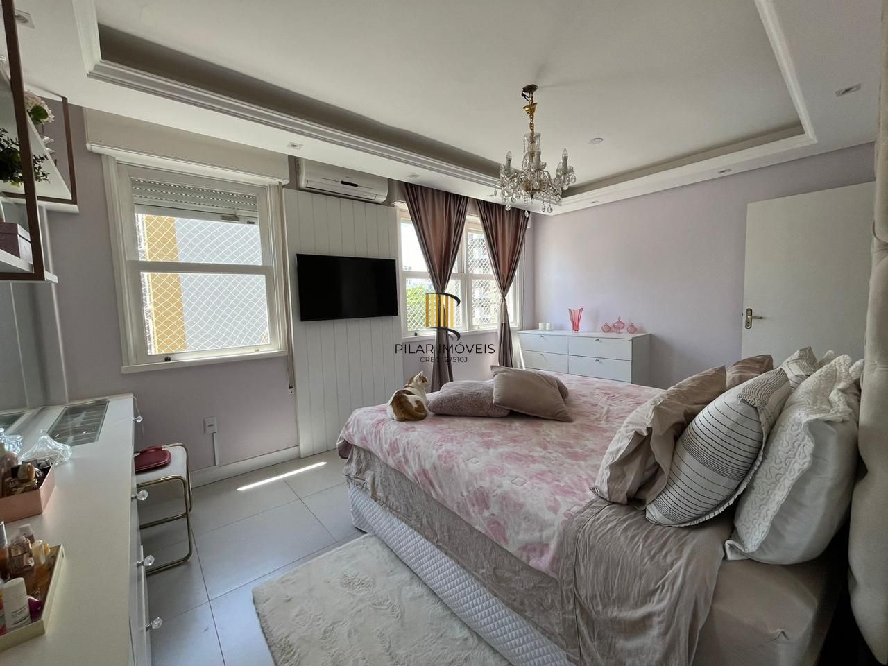 Apartamento à venda/ Três dorm/ Elevador/Garagem/ Amplo/ Bem Localizado