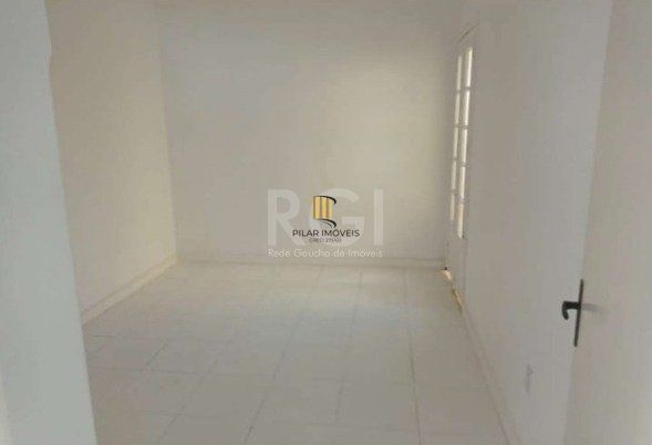 Casa para Venda - 200m², 4 dormitórios, 4 vagas - Passo da Areia