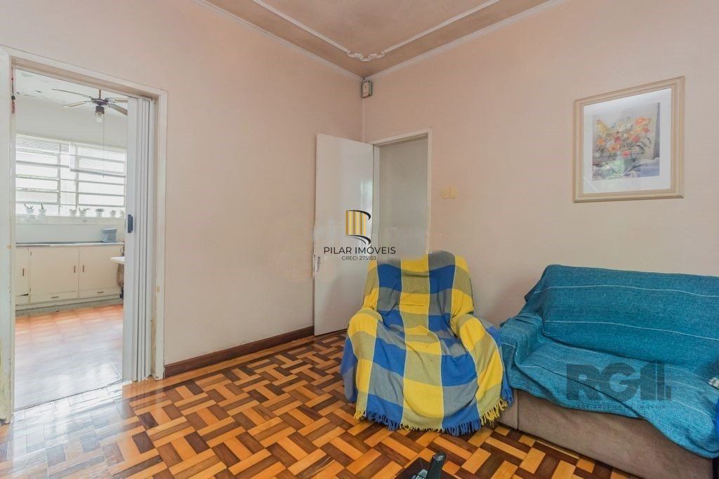 Casa 4 dormitórios no bairro Navegantes
