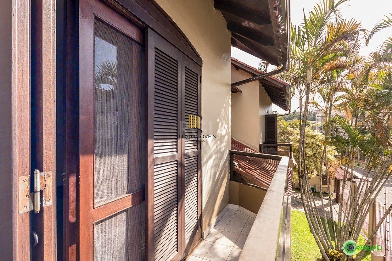 Sobrado para Venda - 335m², 4 dormitórios, sendo 2 suites, 3 vagas - Petrópolis