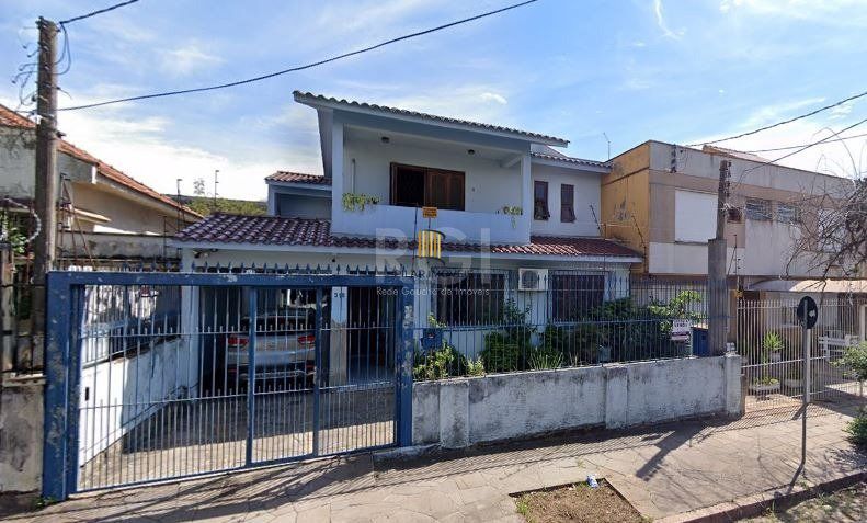Casa para Venda - 270m², 4 dormitórios, sendo 1 suites, 5 vagas - Partenon - Pilar Imóveis