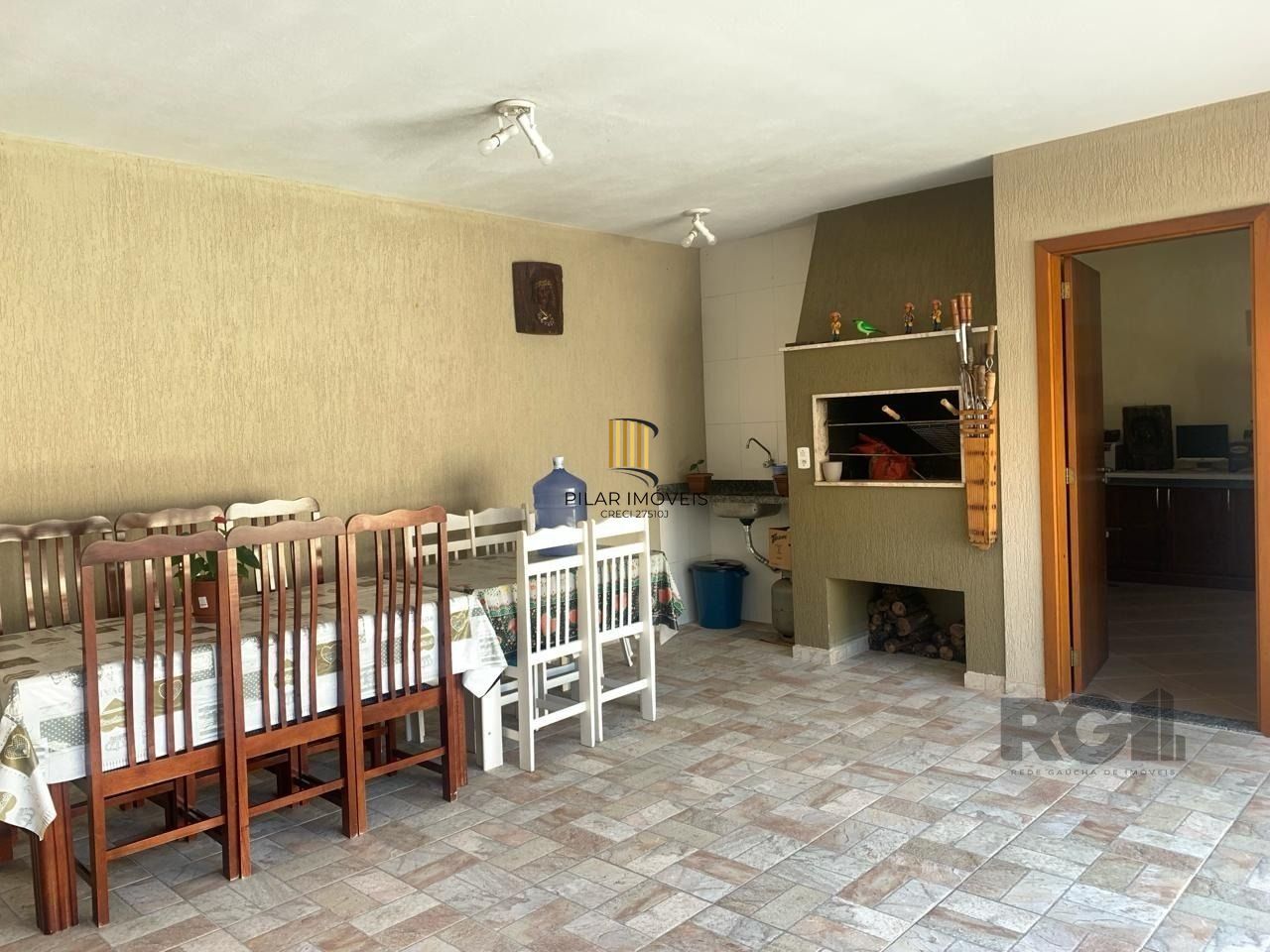 Casa com 3 quartos, 1 suíte, 3 vagas e 182m² para vender por R$ 890.000