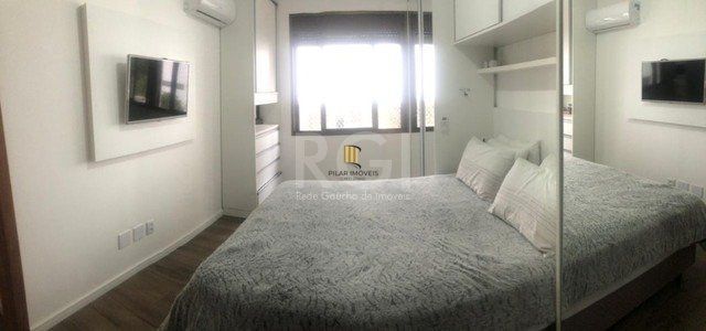 Apartamento para Venda - 82m², 2 dormitórios, sendo 1 suites, 2 vagas - Petrópolis