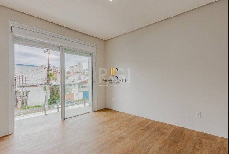Casa para Venda - 220m², 3 dormitórios, sendo 2 suites, 2 vagas - Partenon