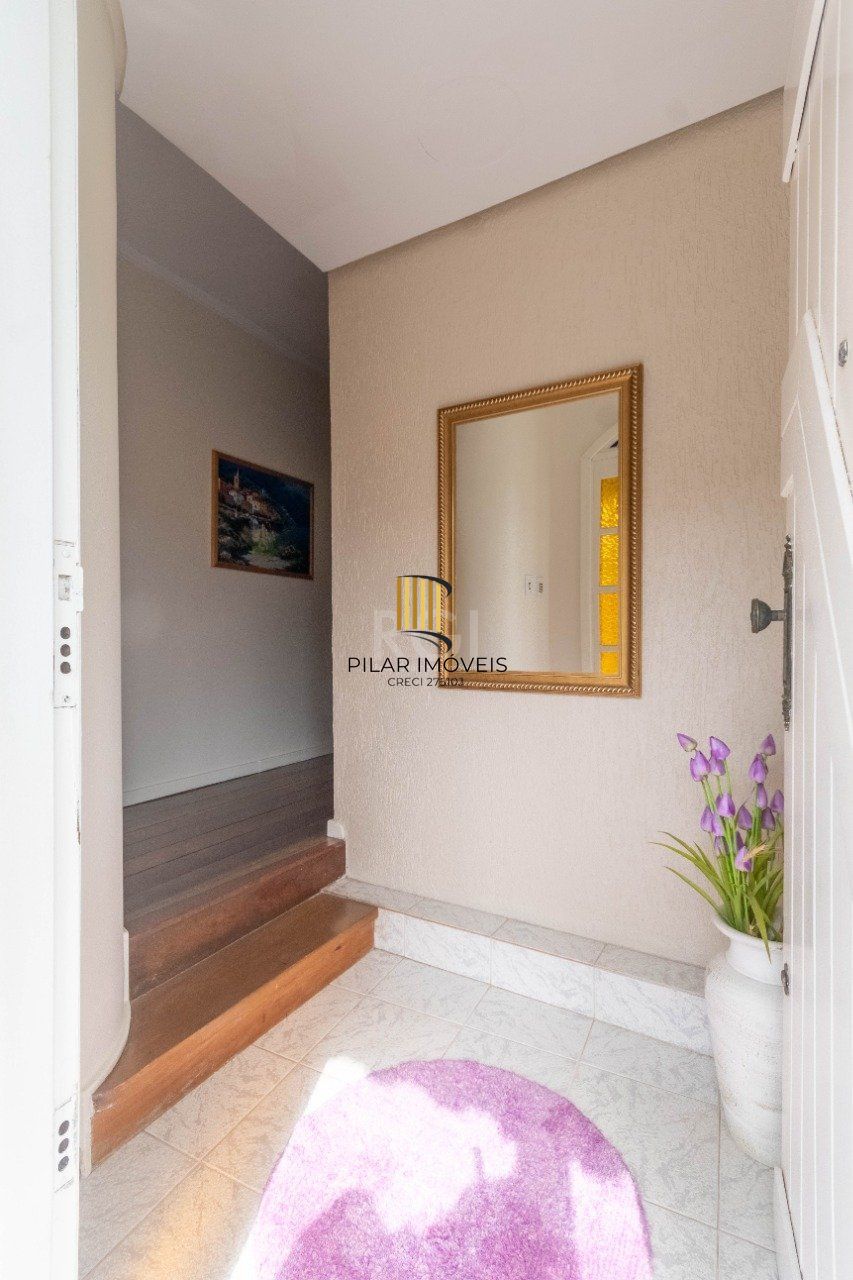 Casa para Venda - 250m², 3 dormitórios, sendo 2 suites, Partenon