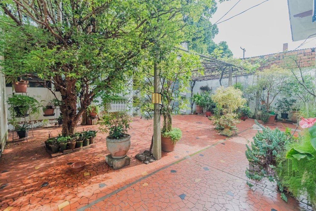 Casa 4 dormitórios no bairro Navegantes