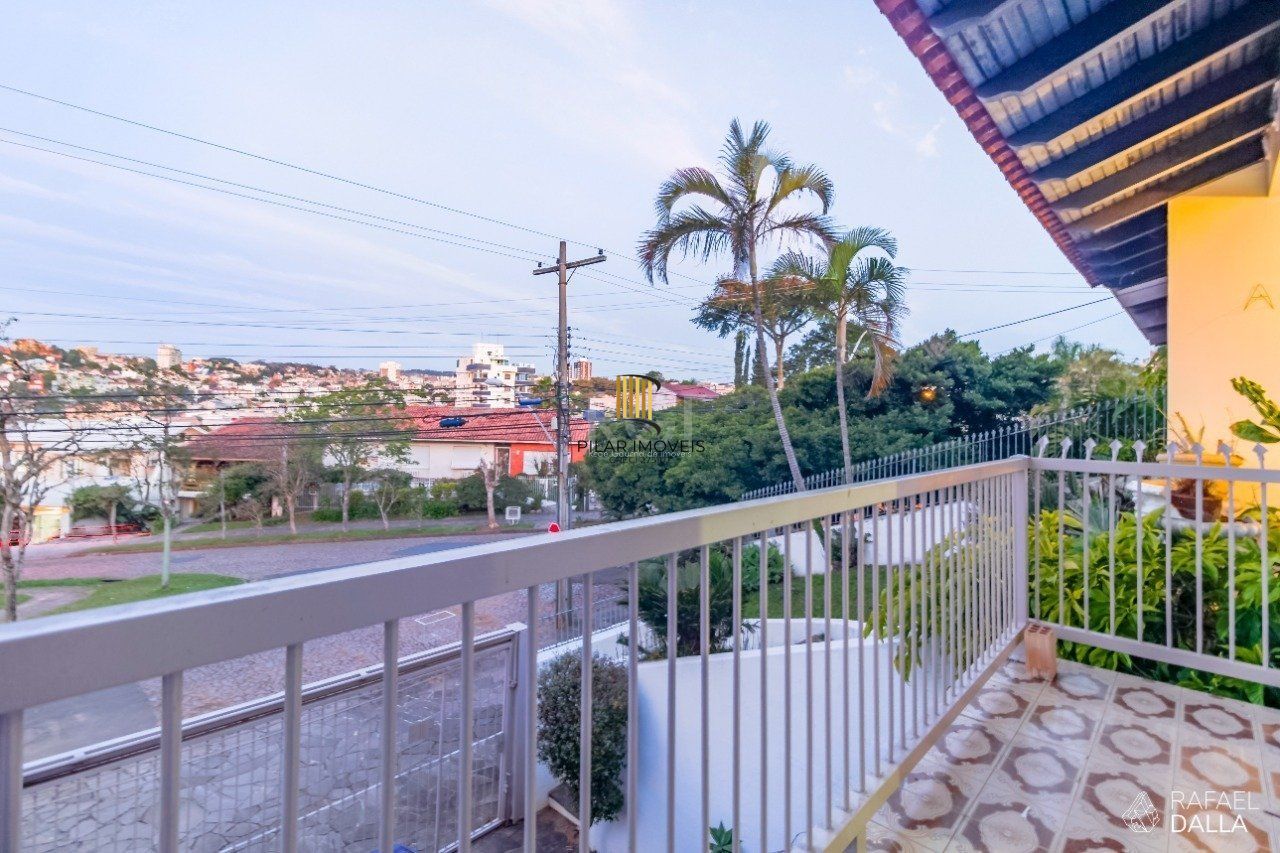 Casa para Venda - 249m², 5 dormitórios, sendo 1 suites, 4 vagas - Chácara das Pedras