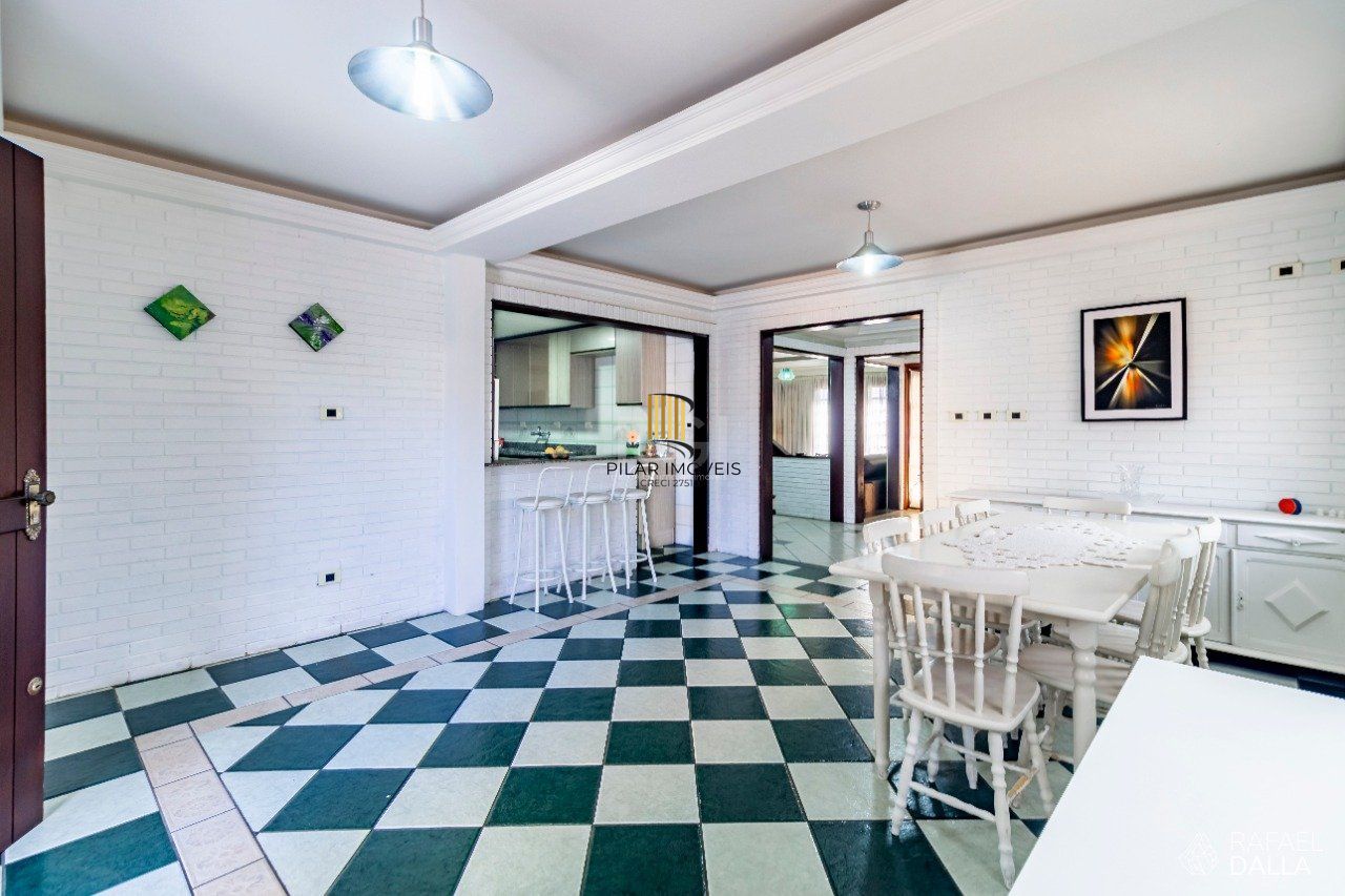 Casa para Venda - 574m², 3 dormitórios, sendo 2 suites, 8 vagas - Jardim Planalto