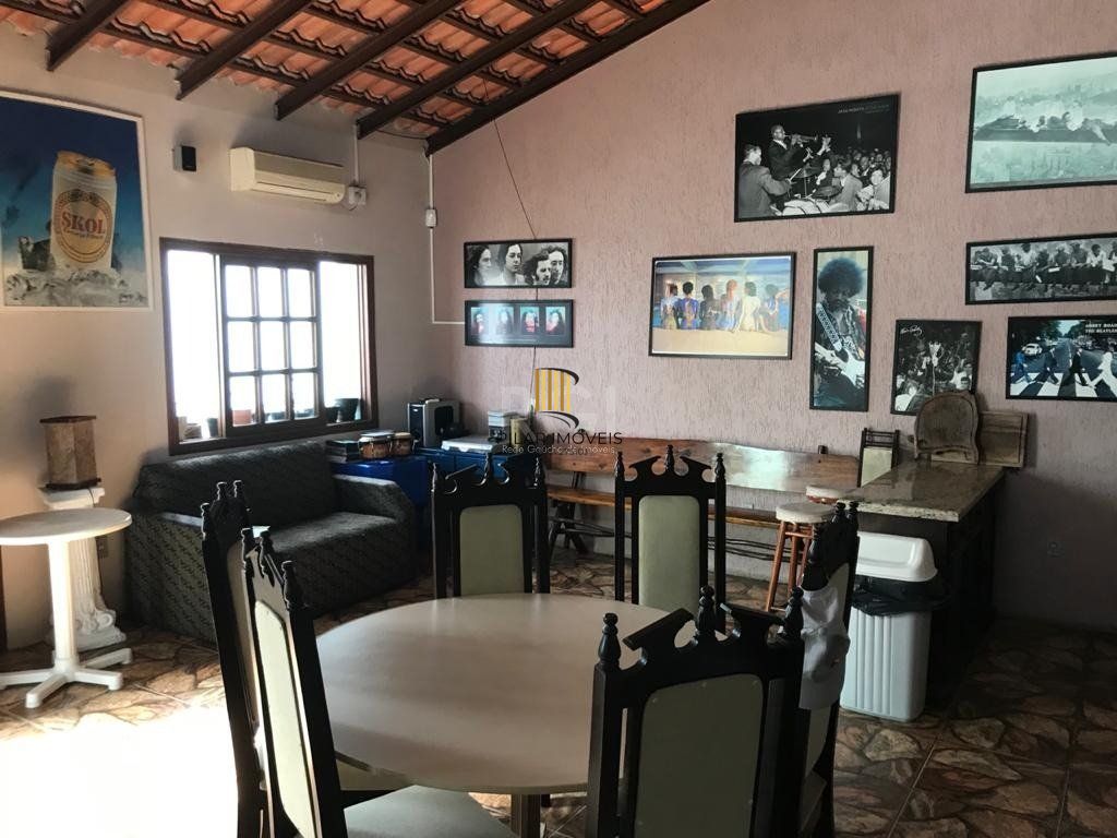 Casa para Venda - 270m², 4 dormitórios, sendo 1 suites, 5 vagas - Partenon