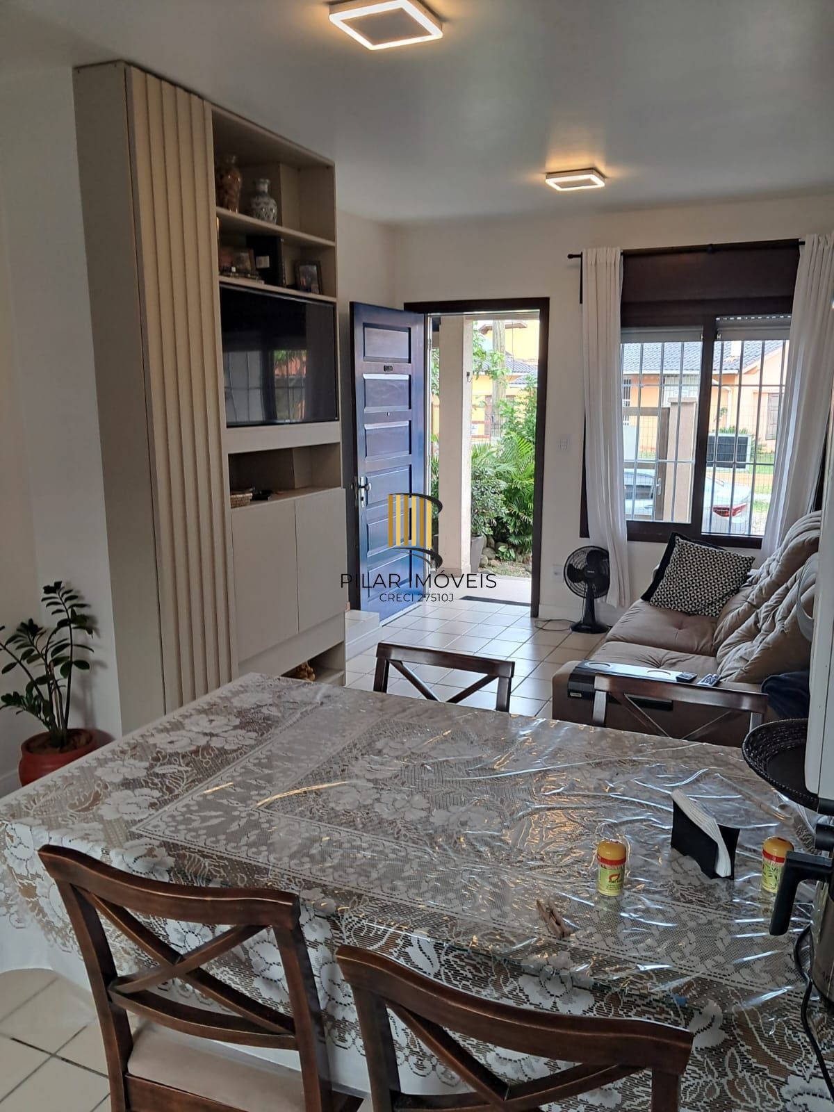 Sobrado 3 dormitórios no bairro Posto 6 (Capão Novo)