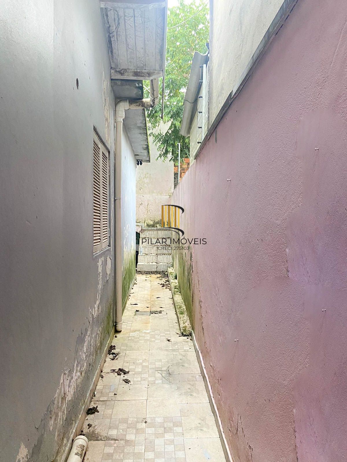 Casa / 4 Dormitórios / 1 Suíte / Salão de festas / 2 Vagas / Jardim Algarve / Alvorada / RS