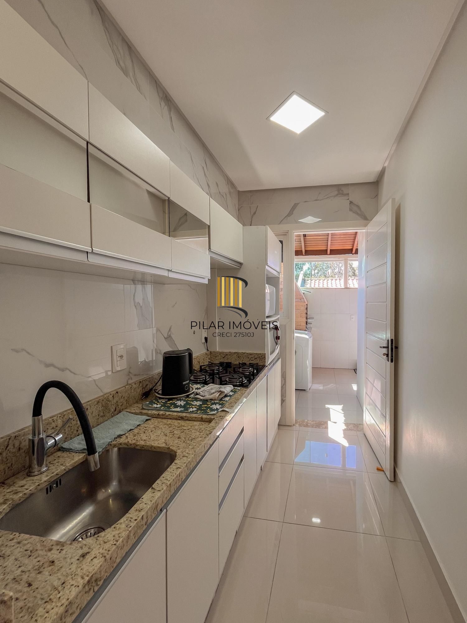 Casa em condomínio com 03 dormitórios no Alta Vista