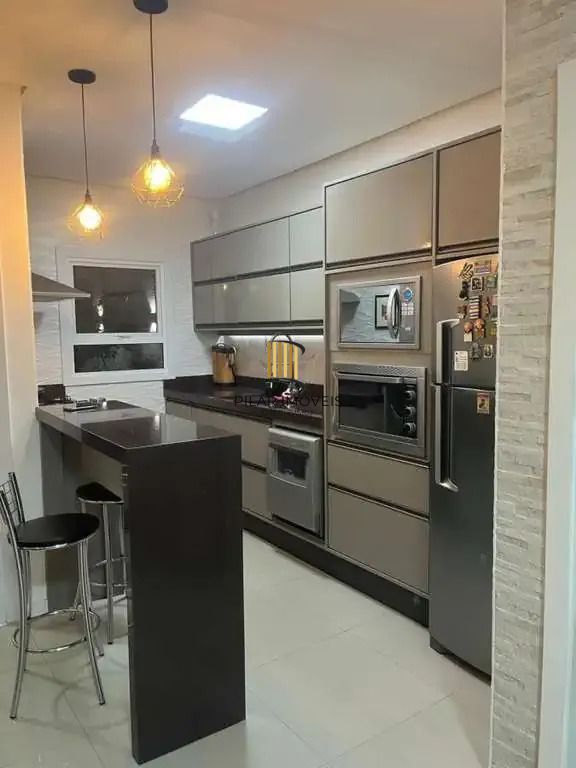 Casa / 3 Dormitórios / 1 Suíte / Pátio / Churrasqueira / Mobiliado / 2 Vagas / Igara / Canoas / RS