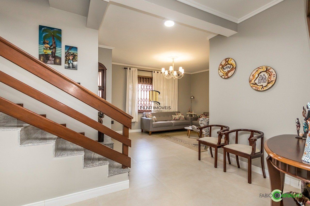 Sobrado para Venda - 335m², 4 dormitórios, sendo 2 suites, 3 vagas - Petrópolis