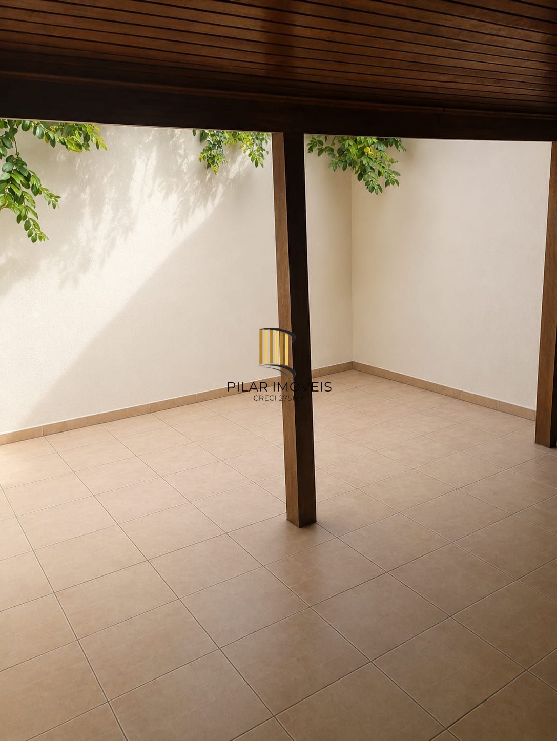 Sobrado 3 Dorm/ 2 Vagas garagem/ Exelente localização