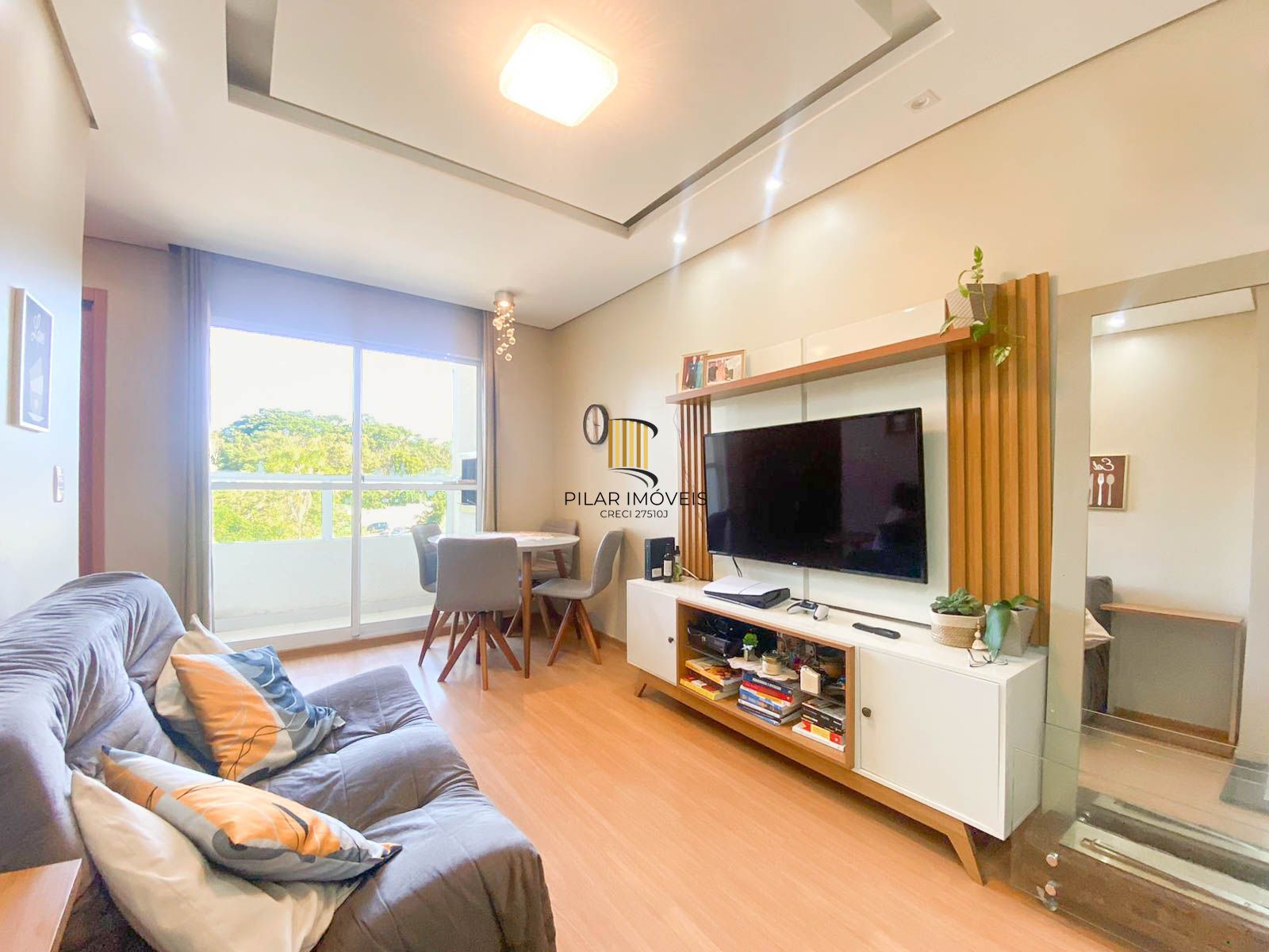 Apartamento / 2 Quartos / Sacada e Churrasqueira / 1 Vaga / Santa Fé / Porto Alegre / RS - Pilar Imóveis