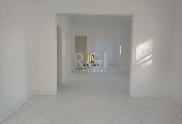 Casa para Venda - 200m², 4 dormitórios, 4 vagas - Passo da Areia