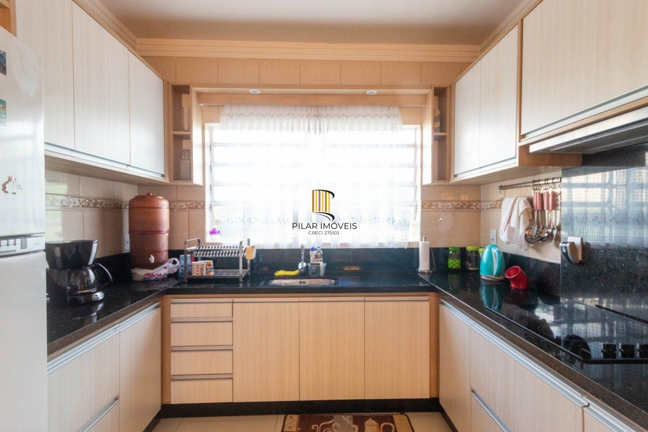 Casa para Venda - 250m², 3 dormitórios, sendo 2 suites, Partenon