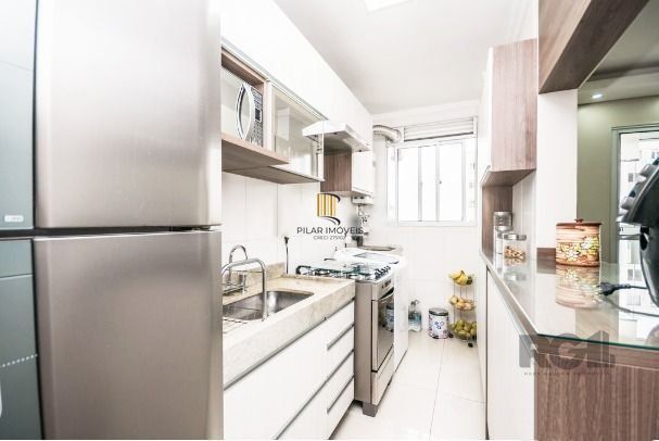 Apartamento com 2 quartos, sala, cozinha, sacada com churrasqueira e 1 vaga.