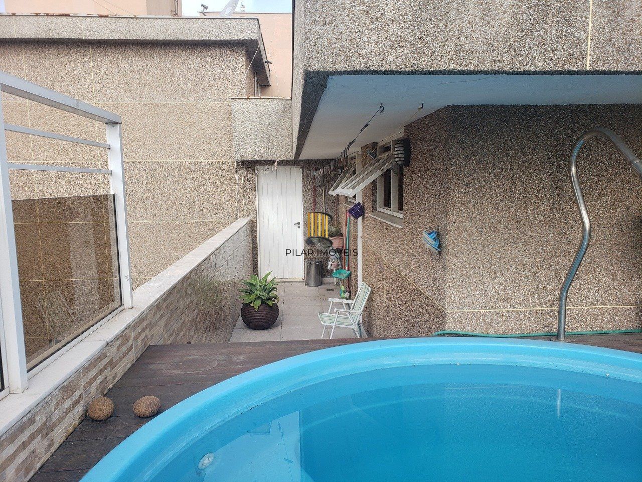 Cobertura para Venda - 296m², 3 dormitórios, sendo 1 suites, 3 vagas - Petrópolis