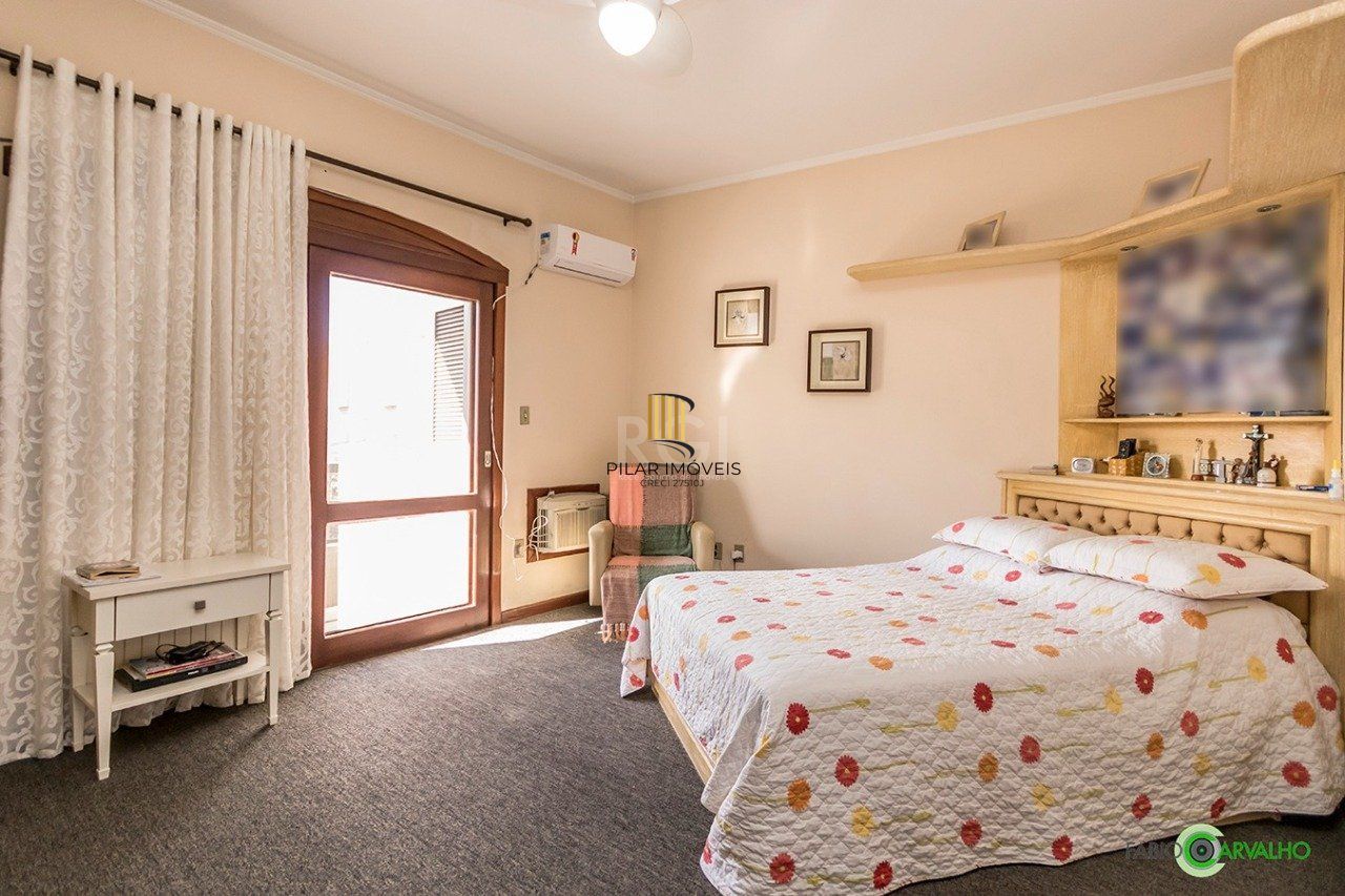 Sobrado para Venda - 335m², 4 dormitórios, sendo 2 suites, 3 vagas - Petrópolis