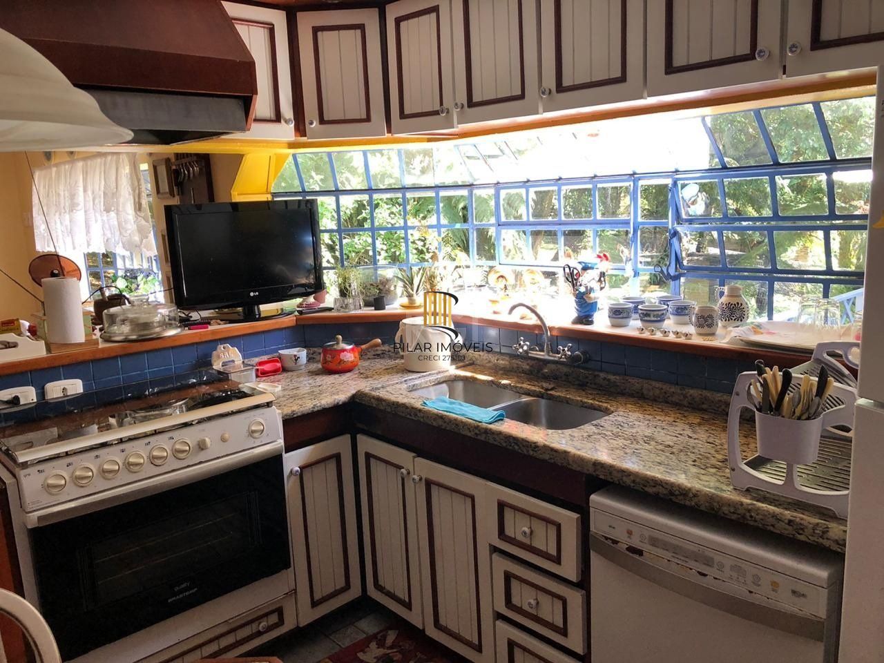 Sobrado para Venda - 295.24m², 3 dormitórios, sendo 3 suites, 2 vagas - Canela