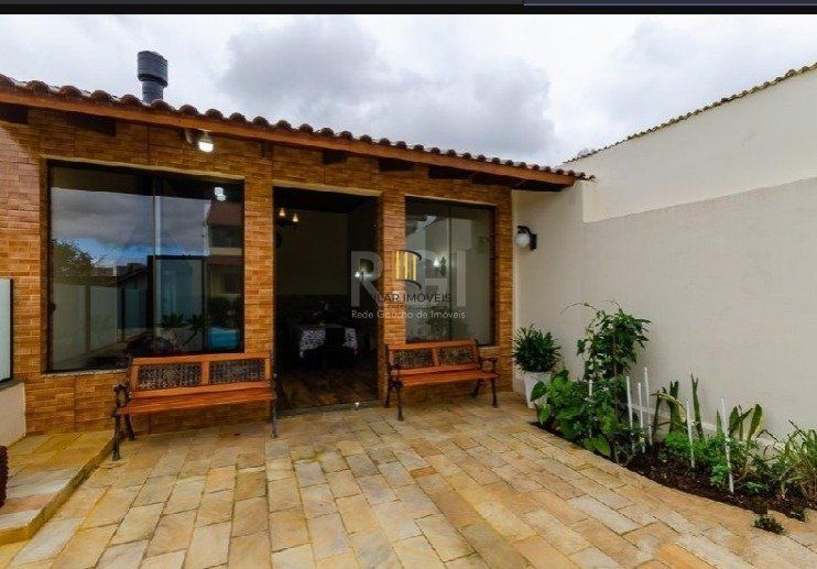 Casa 3 dormitórios no bairro Sarandi