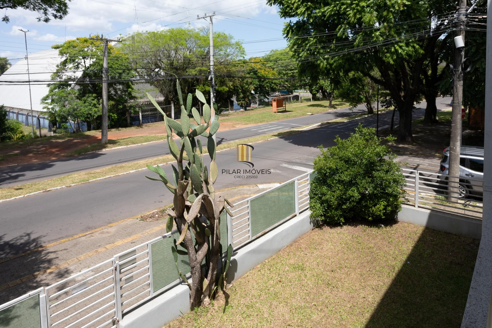 Sobrado de Alto Padrão com Piscina Aquecida e Espaço Comercial Independente