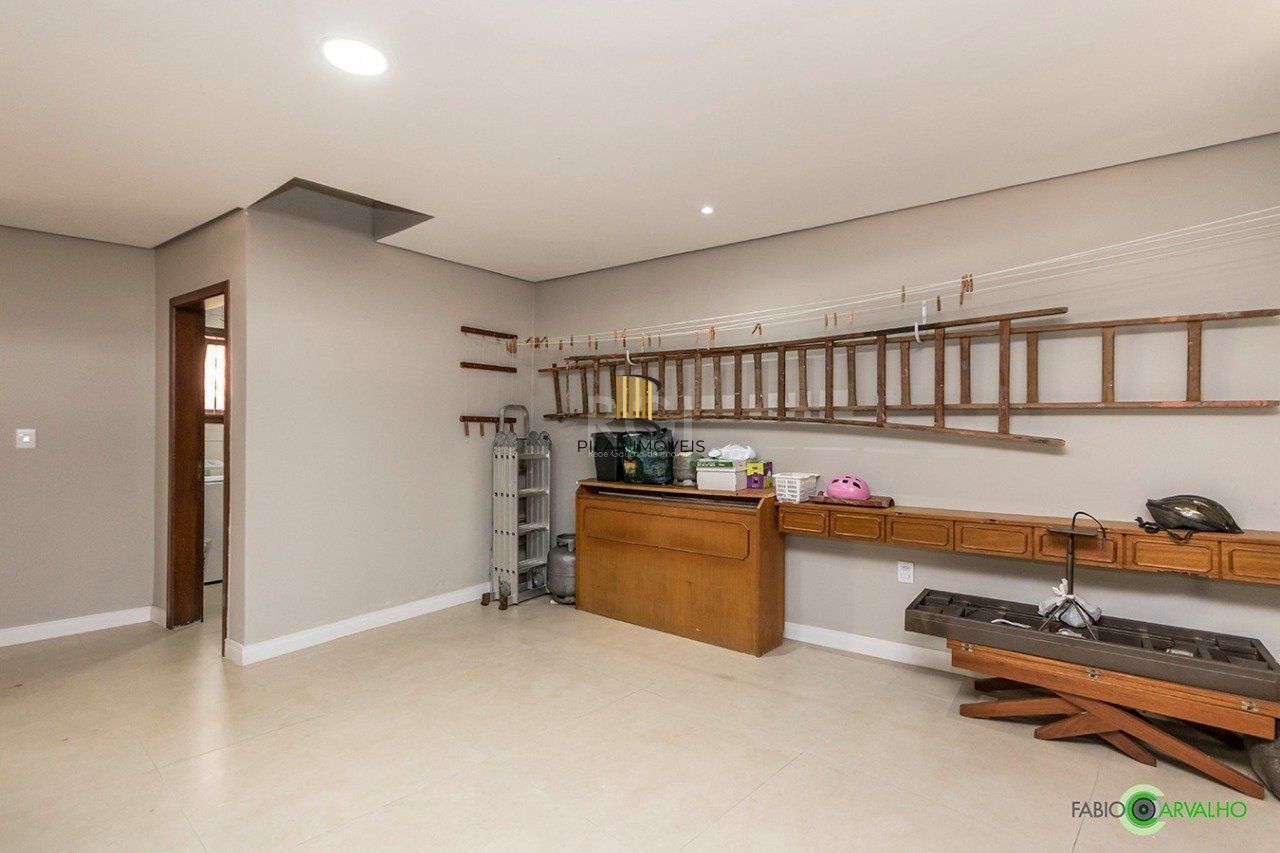 Sobrado para Venda - 335m², 4 dormitórios, sendo 2 suites, 3 vagas - Petrópolis