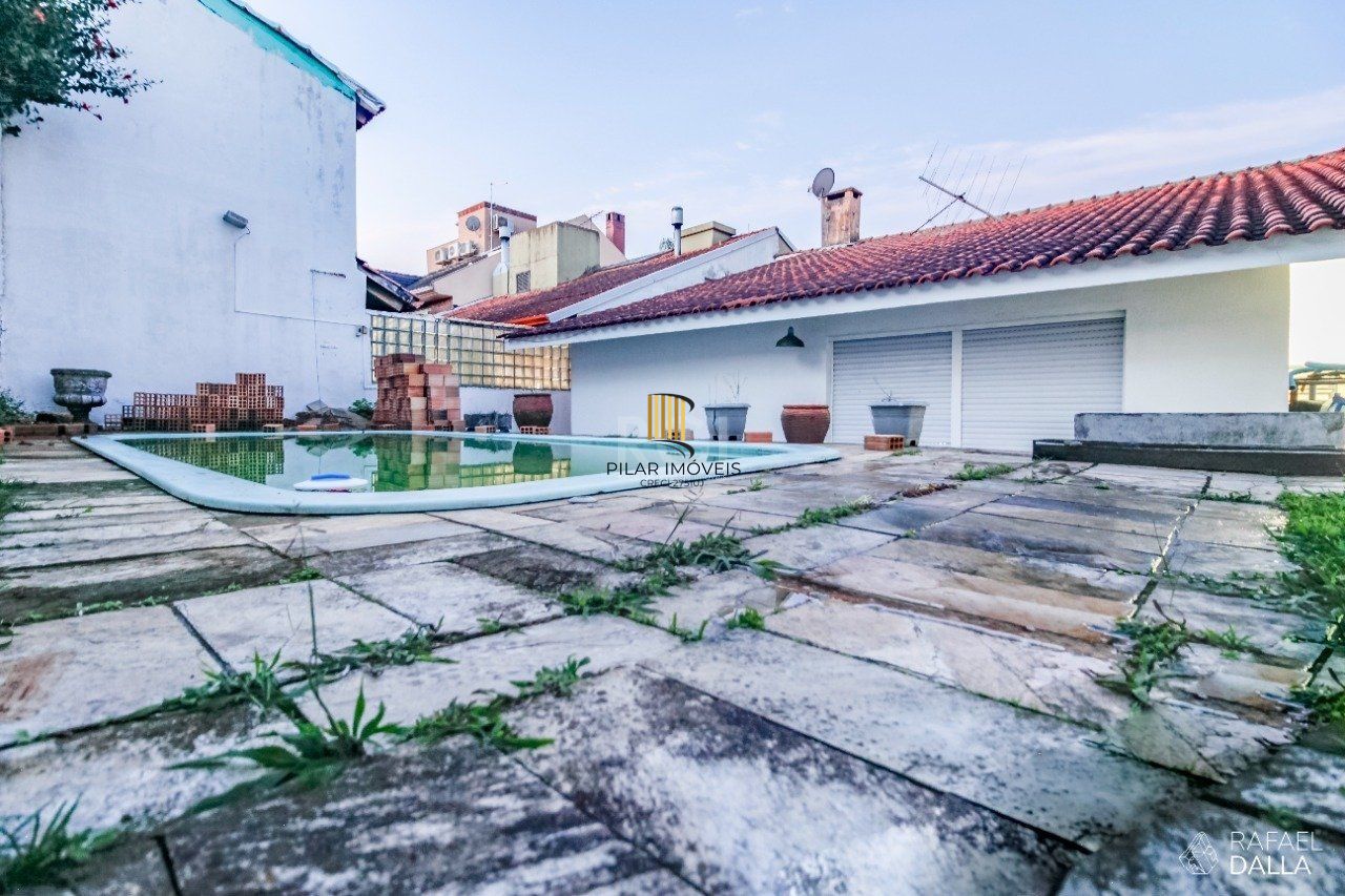 Casa para Venda - 249m², 5 dormitórios, sendo 1 suites, 4 vagas - Chácara das Pedras